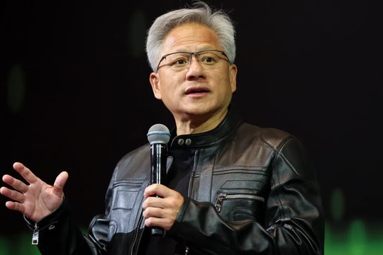 Lý do CEO Jensen Huang luôn lo lắng Nvidia có thể sụp đổ bất cứ lúc nào