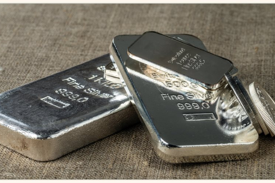 Lãi suất và biến động địa chính trị toàn cầu tác động ra sao tới giá bạc trong tuần này?