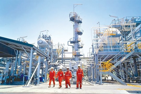 Tập đoàn triệu tỷ duy nhất của Việt Nam đạt doanh thu hơn 410.000 tỷ trong 5 tháng, có thể chịu nhiều rủi ro từ căng thẳng Iran – Israel