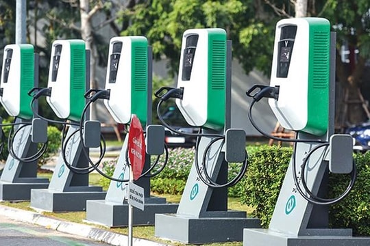 Trạm sạc xe điện VinFast liên tục mở mới, người dùng Việt yên tâm chuyển đổi xanh