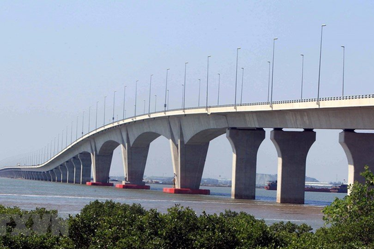 Chỉ sau cơn bão, đốt dầm cầu dài ASEAN hỏng dù có công nghệ ngoại, Việt Nam tự sửa rồi thành công lớn