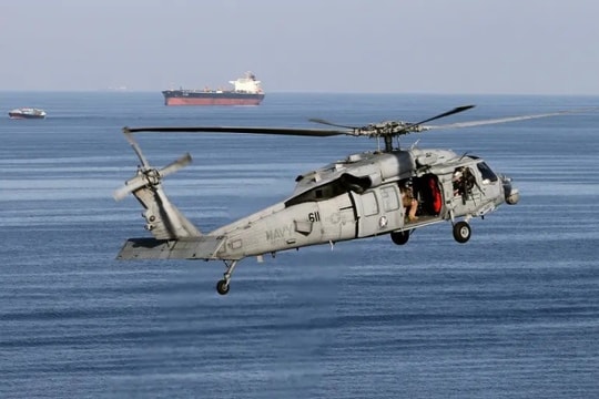Iran đe dọa đóng cửa Eo biển Hormuz: Nguy cơ làm “chao đảo” những nền kinh tế lớn nhất thế giới, tạo sức ép lạm phát cho hàng tỉ người