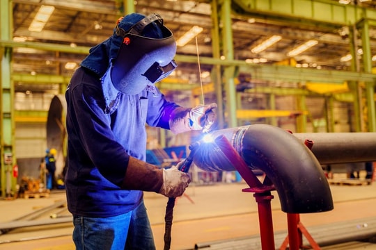 Coi công nhân là ‘nghề thất bại’, hàng triệu sinh viên Mỹ thà thất nghiệp chứ không làm lao động tay chân khiến ngành sản xuất thiếu 400.000 nhân sự