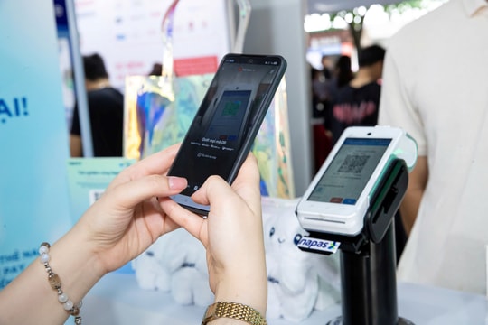 Payoo thống kê: 70% hành khách không dùng tiền mặt trên các tuyến metro, Apple Pay tăng trưởng 15% mỗi tháng