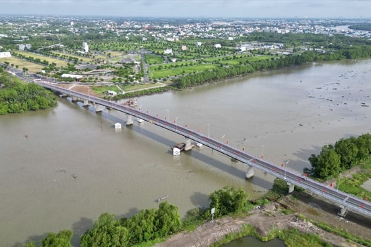 Người mua dồn về khu vực Long Hậu (Long An) để đón ''sóng” hạ tầng