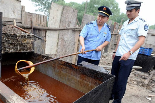Lãnh án tử hình vì bán dầu thải: Hé lộ góc tối đáng sợ và cú ngoặt cho cuộc chiến chống "dầu cống rãnh" len lỏi vào những bữa cơm của cả tỷ người