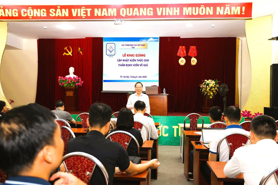 Lớp cập nhật kiến thức về nghiệp vụ thẩm định giá CN2025.11 khai giảng tại Hà Nội