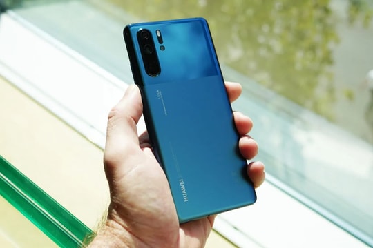 Nhà báo công nghệ: "Dù đã có điện thoại Samsung mới, tôi vẫn dùng mẫu máy Trung Quốc này suốt 6 năm qua"