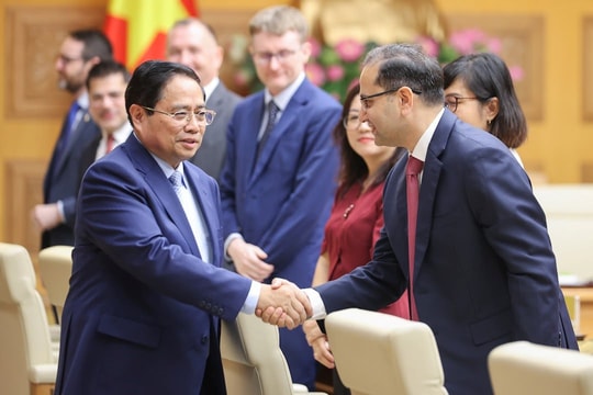 Đại sứ Vương quốc Anh: Hỗ trợ Việt Nam hiện thực hóa tăng trưởng hai con số