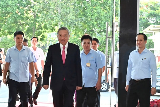 Công bố Nghị quyết, Quyết định sáp nhập đơn vị hành chính, chỉ định nhân sự trên cả nước