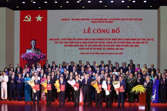 Công bố Nghị quyết, Quyết định sáp nhập đơn vị hành chính, chỉ định nhân sự trên cả nước