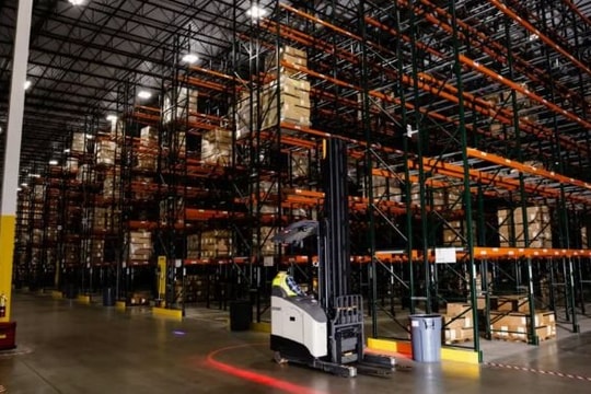 Amazon 'bá chủ' giấc mơ tự động hóa: 1 triệu robot làm việc ngày đêm khắp các cơ sở, số lượng sắp ngang bằng con người