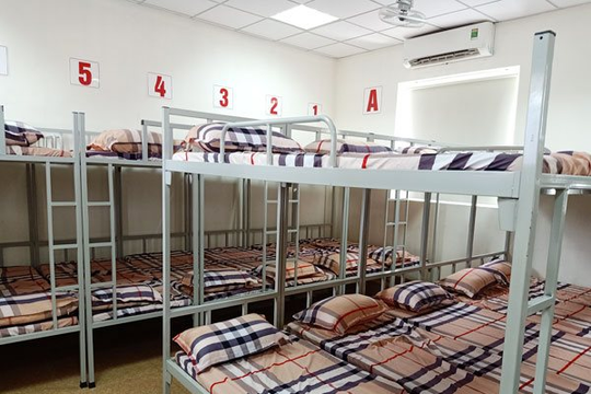Chuyển khoản 1 tỷ đồng mua 300 giường tầng cho trường học nhưng trường quyết không nhận, người đàn ông báo công an