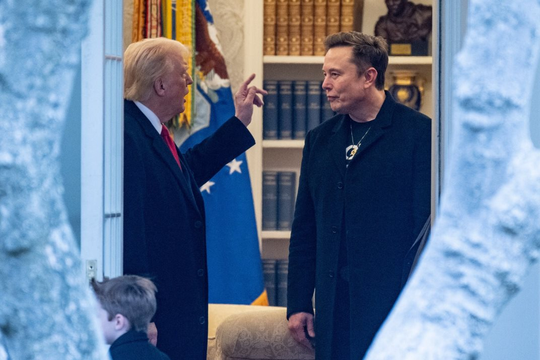 Ông Trump cảnh báo “quái vật” DOGE sẽ “nuốt chửng” Elon Musk: Cuộc đấu khẩu vừa tạm lắng vì đâu lại leo thang căng thẳng?