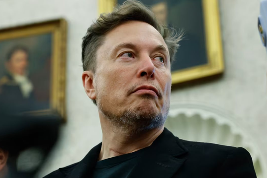Elon Musk đang tự tay hủy hoại Tesla: Đế chế 1.000 tỷ USD bất lực nhìn CEO khẩu chiến, nhà đầu tư như ngồi trên đống lửa