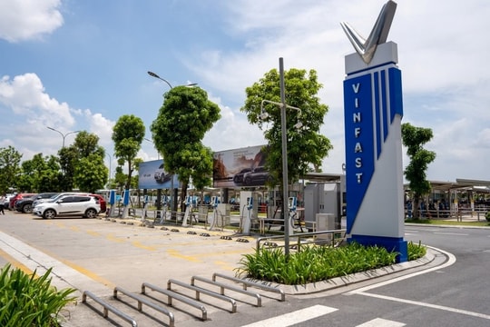 Ông Phạm Nhật Vượng và hành trình xây "mạch máu" cho xe điện trên khắp Việt Nam