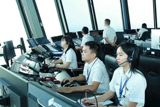 Doanh nghiệp thu phí các chuyến bay qua bầu trời Việt Nam báo lãi nghìn tỷ