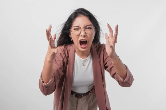 Vô cảm, thiếu tinh tế, tự cho mình là đúng: Cách xử lý khủng hoảng truyền thông thiếu chuyên nghiệp, ‘tự đá vào chân mình’ mà Warren Buffett phản đối