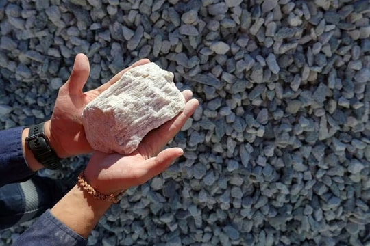 Chi hàng tỷ USD thâu tóm loạt mỏ khoáng sản ở nước ngoài, chấp nhận ít lời, hợp đồng bất lợi: Trung Quốc đang tính toán điều gì?
