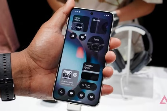 Chuyên gia review: "Tôi đã tìm được mẫu điện thoại làm được những điều mà ngay cả Samsung cũng không thể"