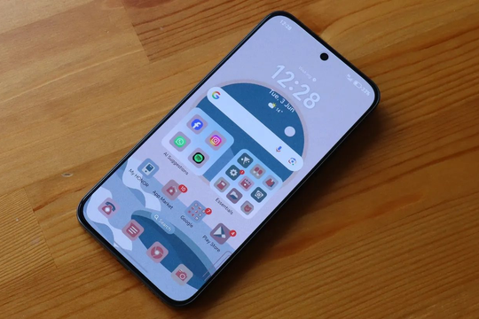 Chuyên gia review: "Dùng mẫu điện thoại Trung Quốc tầm trung này, tôi thấy nó có thứ đánh bại cả iPhone