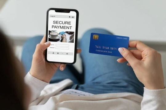 Tại sao biết rõ cả số tài khoản ngân hàng, thông tin đăng nhập và mật khẩu người dùng?