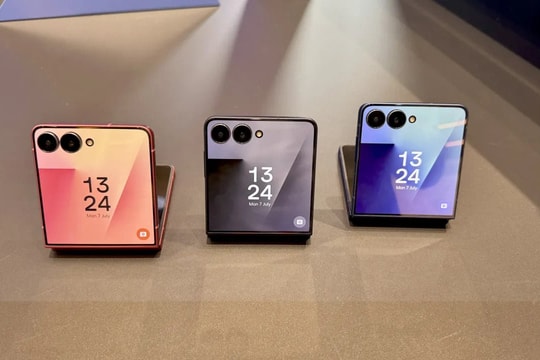 Galaxy Z Flip 7 ra mắt giá 29 triệu: Ngoại hình "lấp lánh hào quang" che lấp sức mạnh cắt giảm bên trong
