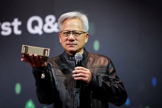 CEO Nvidia Jensen Huang chỉ ra lợi thế cực lớn của Trung Quốc so với Mỹ giữa cơn sốt AI.