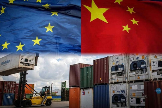 Châu Âu mắc kẹt giữa thương chiến Mỹ-Trung: Làm căng với Bắc Kinh cũng không được mà nhượng bộ Mỹ cũng không xong
