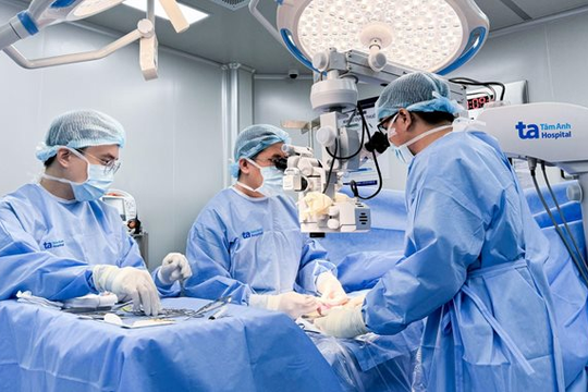 Vượt Vinmec của ông Phạm Nhật Vượng, bệnh viện của "đại gia" Ngô Chí Dũng vào top 1 về chất lượng: Nơi duy nhất ở Việt Nam được phẫu thuật não, tủy sống... bằng robot AI