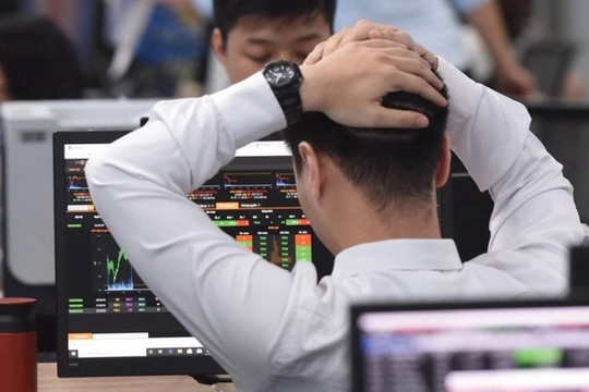 Một công ty bị xử phạt gần 800 triệu với loạt vi phạm CBTT và sử dụng vốn