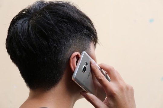 Hai thanh niên sinh năm 2004 và 2005 tại Hà Nội đã chuyển khoản hơn 400 triệu đồng sau khi nghe cuộc gọi này