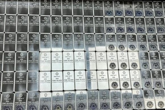 Giá bạc tăng vọt lên đỉnh 14 năm: Làn sóng trú ẩn lên ngôi giữa bất ổn toàn cầu