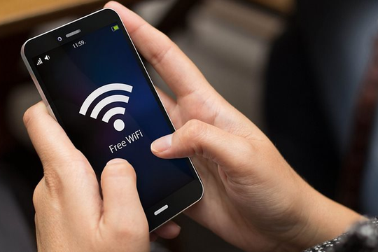 Có cần tắt dữ liệu di động sau khi điện thoại được kết nối với WiFi không?