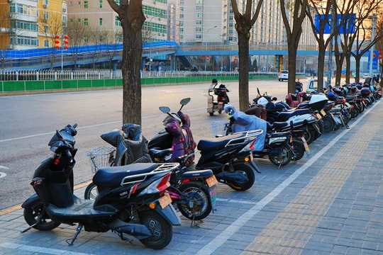 Cả nghìn người sống trong chung cư thì sạc xe điện mỗi ngày thế nào: Trung Quốc giải bài toán này như sau