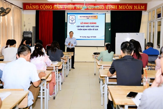 Khai giảng khóa cập nhật kiến thức thẩm định giá CN2025.12 tại Hà Nội