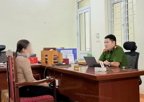 Đã làm xong việc nhưng người thuê quyết không chuyển khoản trả 2,4 tỷ đồng, người phụ nữ báo công an