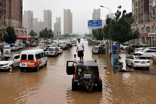Cả thành phố mất điện vì mưa bão, hàng triệu xe điện sạc kiểu gì: Trung Quốc có lời giải rất hay