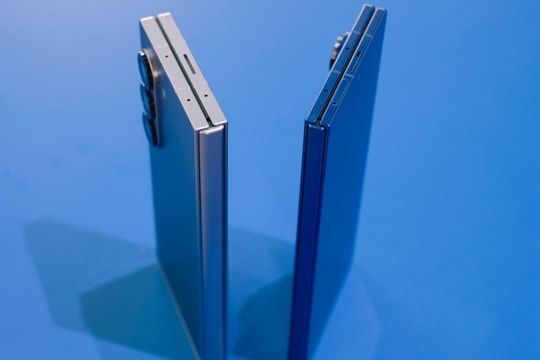 Phép màu nào đã giúp Samsung đưa trải nghiệm Ultra vào thiết bị dày chỉ 4,2 mm?
