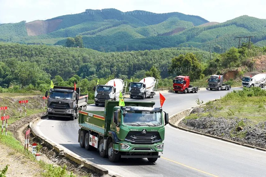 Công ty buôn xe ô tô báo lãi quý 2/2025 tăng 375%, cổ phiếu kịch trần