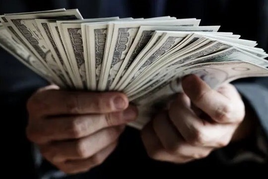 Nóng: Tỷ phú BĐS nổi tiếng bị ngân hàng siết nợ 187 triệu USD, nghi vấn tẩu tán tài sản cho người thân