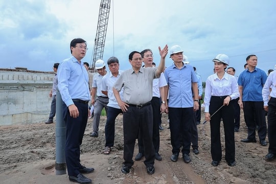 Thủ tướng yêu cầu đẩy tiến độ 2 tuyến cao tốc tại Đồng bằng sông Cửu Long “cần gì, thiếu gì phải báo cáo ngay”