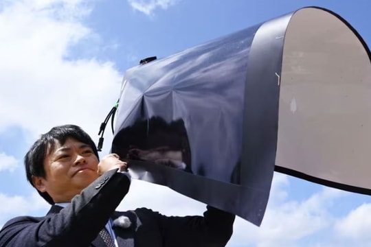 Nhật Bản tất tay làm loại pin mặt trời siêu việt, mỏng hơn 20 lần, nhẹ hơn 10 lần so với bình thường, có thể uốn cong