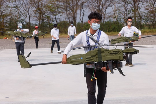 Công ty Trung Quốc đổi vận nhờ bán "vũ khí 2 mang" cho cả Nga lẫn Ukraine: “Cứ trả tiền là chúng tôi bán”