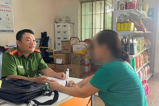 Đến bưu điện chuyển 60 triệu đồng để nhận quà giá trị từ bạn trai Việt kiều, người phụ nữ bất ngờ bị Công an xã mời làm việc
