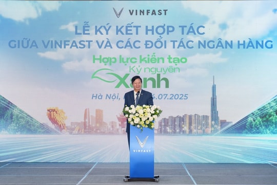 Người mua ô tô VinFast đăng ký biển Hà Nội sắp nhận loạt ưu đãi từ Vingroup và 12 đối tác tài chính