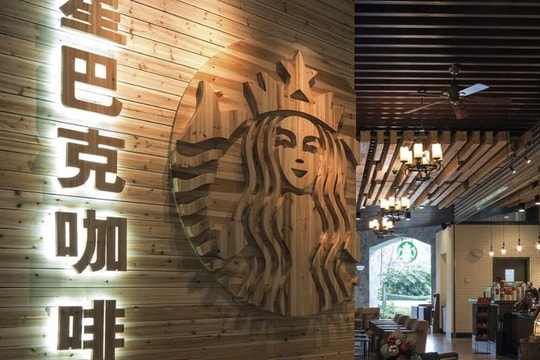Nóng: Starbucks tung chiêu mới, mời khách đến ngồi miễn phí, không cần mua đồ, tặng kèm nước 