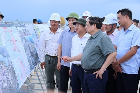 Thủ tướng đánh giá cao định hướng xây dựng hệ sinh thái hàng không ở Quảng Trị, yêu cầu hoàn thành giai đoạn 1 trước tháng 7/2026
