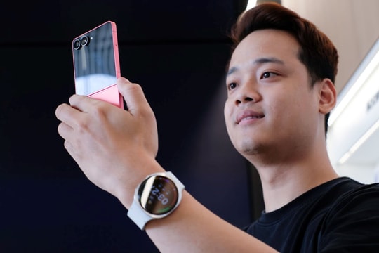 Galaxy Z Fold7 & Z Flip7 khiến người dùng lần đầu 'rời bỏ' điện thoại phẳng không hối tiếc