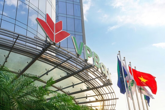 Khối ngoại mua ròng hơn 1.800 tỷ đồng trong chưa đầy một tháng, cổ phiếu VPBank lập đỉnh mới